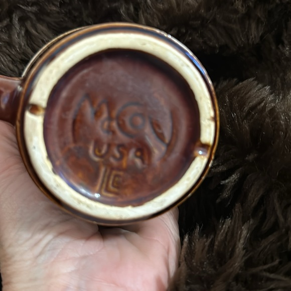 McCoy and Hull pottery mugs - Picture 2 of 4